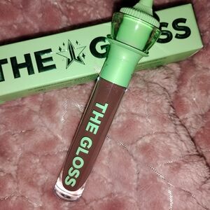 Untouchable Lip Gloss with Mint Green Cap